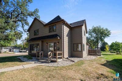 /international/us/600-s-3rd-st-beresford-sd-110102768618/
