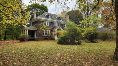 /international/us/15-bailey-avenue-claremont-nh-110105509088/