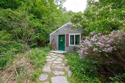 /international/us/93-north-road-new-ipswich-nh-110108491368/