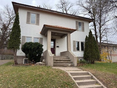 /international/us/56-e-12th-street-clintonville-wi-110103046009/
