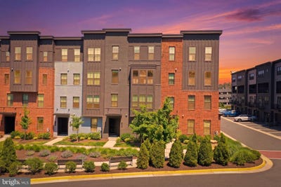 /international/us/12887-sunrise-ridge-alley-herndon-va-110108363269/