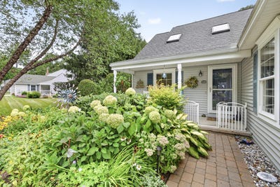 /international/us/60-stratford-place-kennebunk-me-110110275770/
