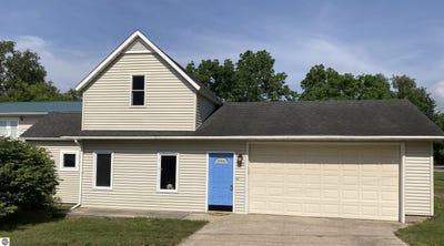/international/us/323-benzie-court-beulah-mi-110109030535/