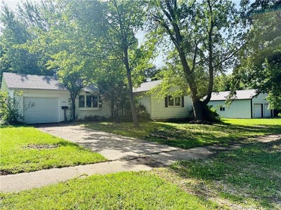 /international/us/306-n-green-street-yates-center-ks-110109122029/