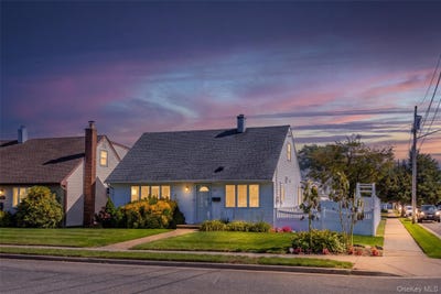 /international/us/271-forest-avenue-massapequa-ny-110120456176/