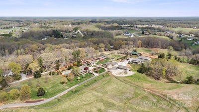 /international/us/1620-london-road-mooresville-nc-110101011884/