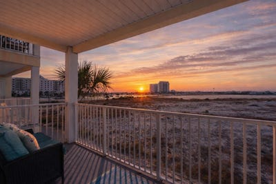 /international/us/8436-gulf-boulevard-navarre-fl-110104153655/