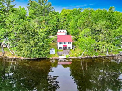 /international/us/28-waters-edge-hartford-me-110107390112/