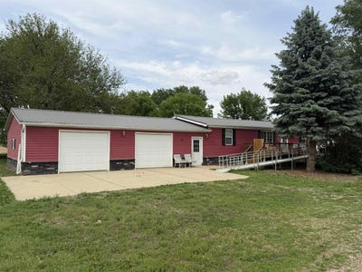 /international/us/213-plymouth-st-westfield-ia-110108414144/