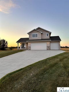 /international/us/912-three-lakes-court-madison-lake-mn-110105385409/