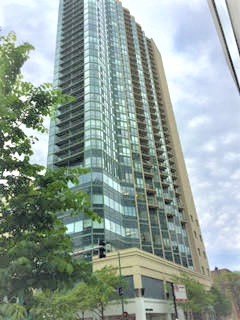 /international/us/111-w-maple-street-chicago-il-110108494844/