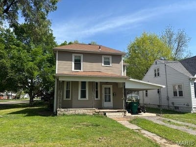 /international/us/421-s-3rd-street-breese-il-110099128656/