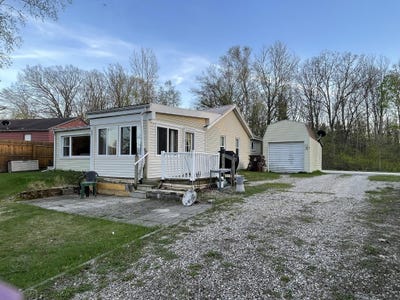 /international/us/761-s-coolidge-drive-six-lakes-mi-110105779879/