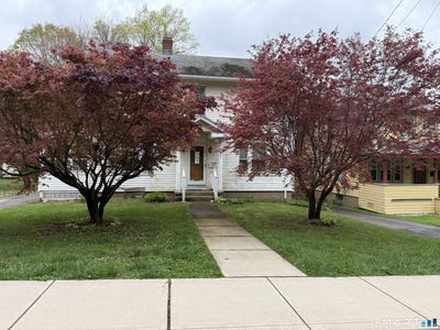 /international/us/25-spring-street-portland-ct-110107683120/