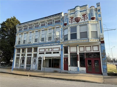 /international/us/604-e-cherry-street-nevada-mo-110107988140/