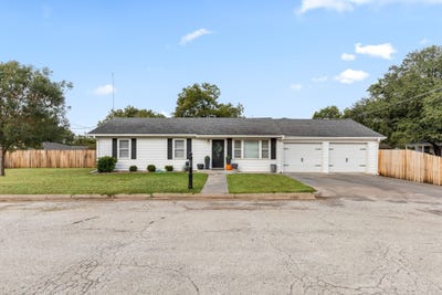 /international/us/705-starlight-drive-seymour-tx-110103340309/