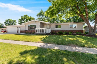 /international/us/211-indian-oaks-drive-minooka-il-110108542281/
