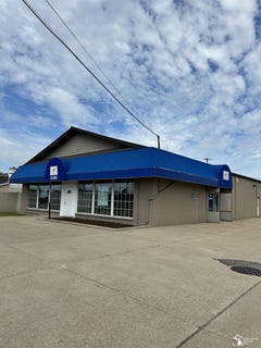/international/us/15384-s-dixie-highway-monroe-mi-110104545576/
