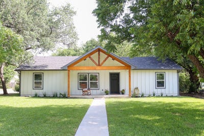 /international/us/1108-w-storey-street-san-saba-tx-110108961813/