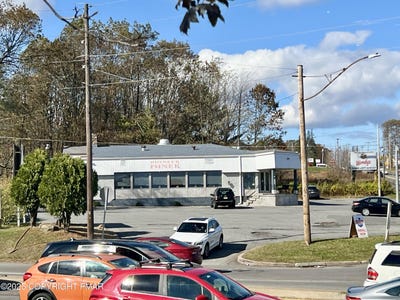 /international/us/3397-route-940-mount-pocono-pa-110103523797/