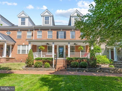 /international/us/13814-custis-square-woodbridge-va-110108202961/
