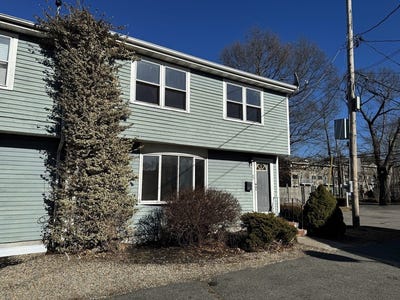 /international/us/44-reservoir-st-brockton-ma-110106316457/