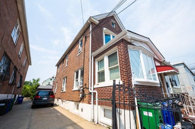 /international/us/38-26-55th-street-woodside-ny-110109805588/