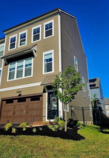 /international/us/1756-blue-spruce-street-dumfries-va-110108075724/