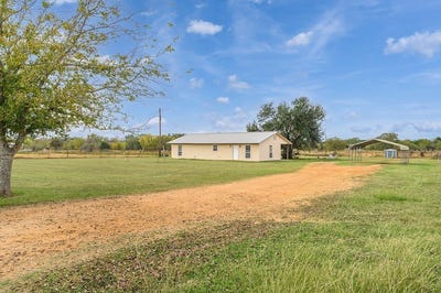 /international/us/174-easley-road-smithville-tx-110103982601/