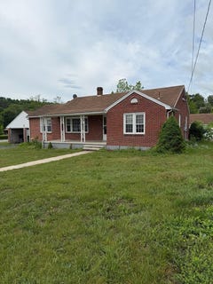 /international/us/56-n-church-st-craigsville-va-110108331856/