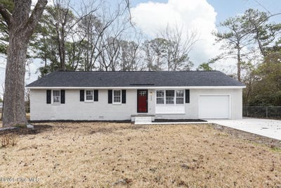 /international/us/1302-forest-drive-trent-woods-nc-110099454642/