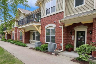 /international/us/1145-foster-rd-iowacity-ia-110108019705/