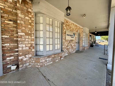 /international/us/128-s-first-street-brookhaven-ms-110106983010/