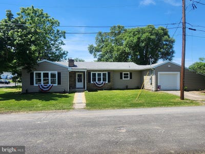 /international/us/412-everett-place-romney-wv-110108577277/