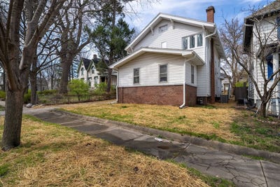 /international/us/806-e-olive-street-bloomington-il-110107289348/