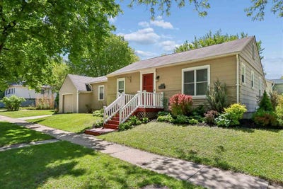 /international/us/1601-center-ave-iowacity-ia-110108072953/