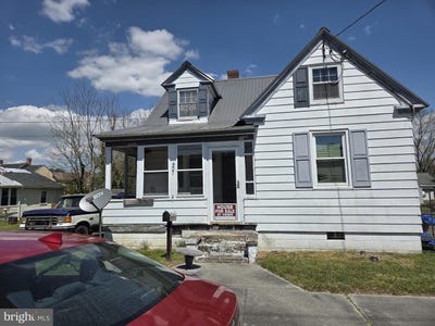 /international/us/407-409-walnut-st-pocomoke-city-md-110107378795/