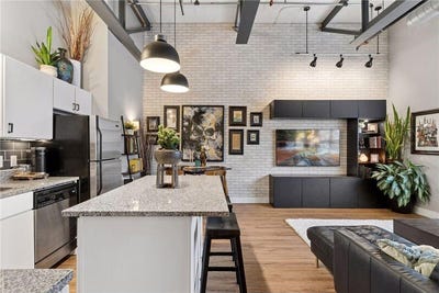 /international/us/111-e-franklin-avenue-minneapolis-mn-110106818583/