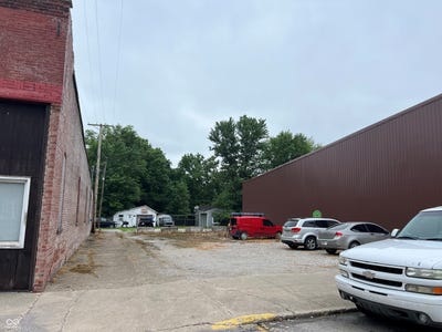 /international/us/210-w-main-street-darlington-in-110100850674/