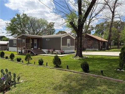 /international/us/304-e-1st-street-hearne-tx-110106929625/