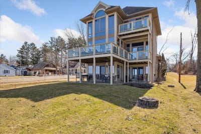 /international/us/2490-lakeview-drive-clarklake-mi-110098333769/