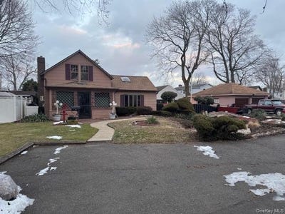 /international/us/11-hatcher-court-amityville-ny-110104628094/