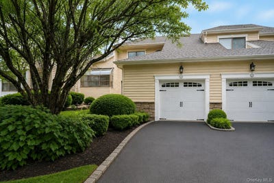 /international/us/53-villas-circle-melville-ny-110119517906/