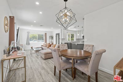 /international/us/19007-vanowen-st-reseda-ca-110106757288/