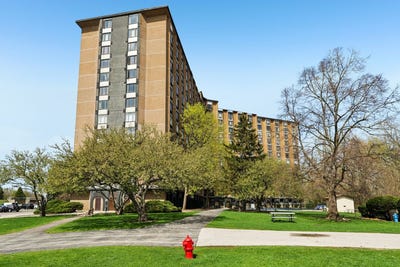 /international/us/1-renaissance-place-palatine-il-110107315782/