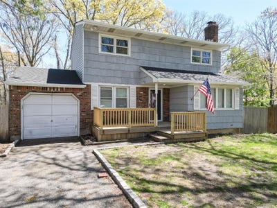 /international/us/981-connetquot-avenue-central-islip-ny-110107807286/