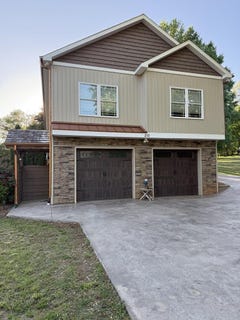 /international/us/210-virginia-avenue-farmville-va-110107477677/