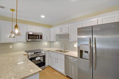 /international/us/5026-village-alley-north-charleston-sc-110108468962/