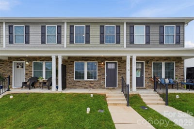 /international/us/1629-oak-leaf-drive-hickory-nc-110108341801/