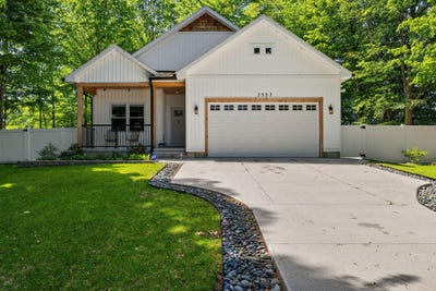 /international/us/3953-w-harrison-road-hart-mi-110108378301/